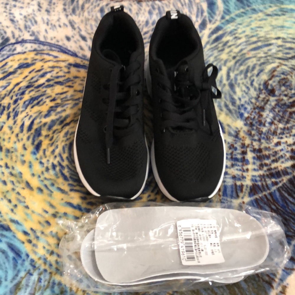 WOMENS RUNNING SHOES SIZE 5.. FASHION NICE NICE NICE 🏃🏽‍♀️ - Picture 5 of 8